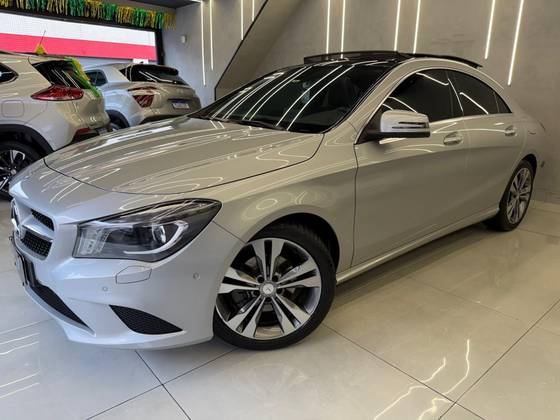 MERCEDES-BENZ CLA 200 1.6 URBAN 16V FLEX 4P AUTOMÁTICO MERCEDES-BENZ CLA 200 1.6 URBAN 16V FLEX 4P AUTOMÁTICO